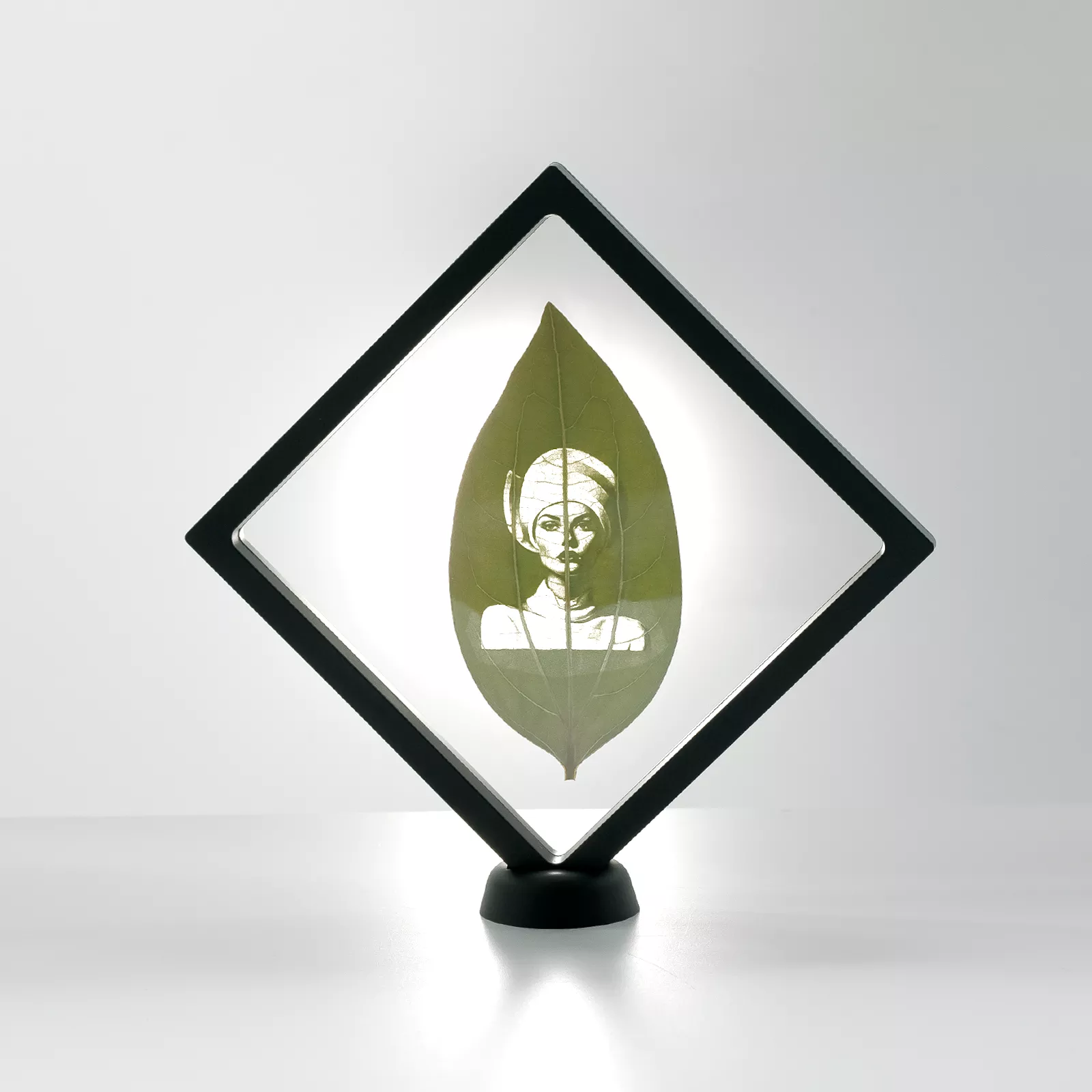 Black Floating Frame with Stand (2pcs) 17,8 × 17,8 cm - Image 2