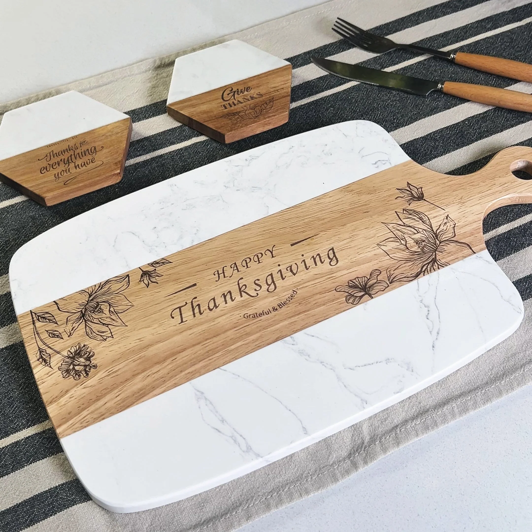 White Marble and Wood Cutting Board with Handle (1pcs) - Image 2